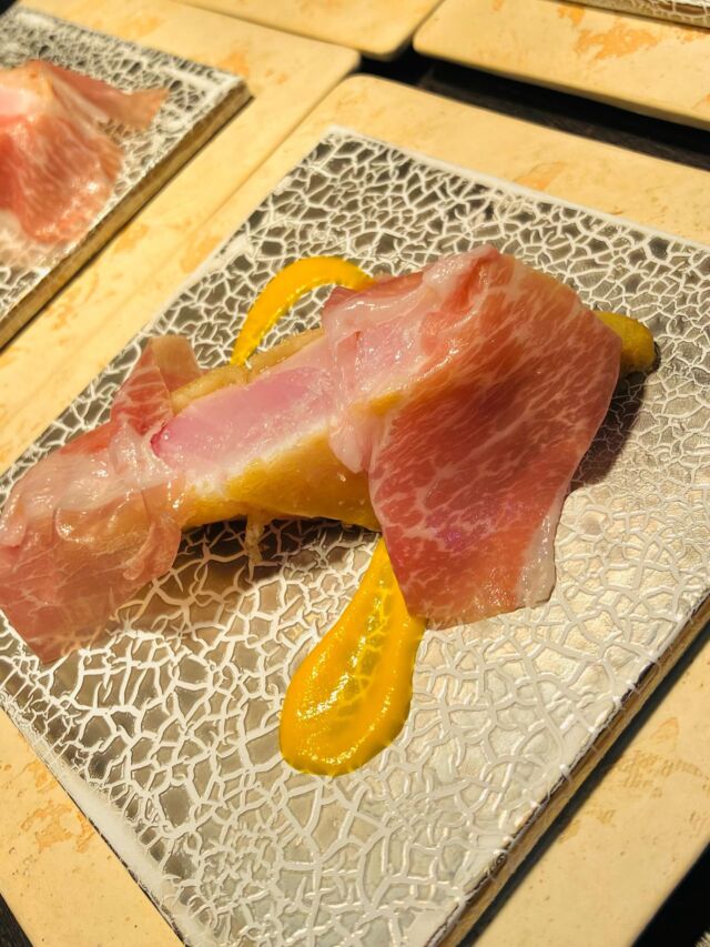金目鯛のフリット✨
⁡
⁡
シンプルが故に技術が問われる一品かと。
⁡
福本の一皿
⁡
ぜひご賞味くださいませ。
⁡
⁡
明日金曜日2名様
明後日土曜日4名様お席ご用意可能です。
⁡
皆様のご予約、お問い合わせ
お待ちしております。
⁡
⁡
⁡
⁡
#金目鯛 #福本俊輔の手仕事 #シェフの手仕事 #素材と向き合う  #夫婦で営業 #落ち着いた空間 #少人数で贅沢 #しっとり楽しむレストラン #大人の隠れ家  #コース料理 #イタリアンコース #ワインペアリング #大阪イタリアン #西天満グルメ #大阪ディナー #大阪ランチ #接待ディナー #記念日ディナー  #ミシュラン #michelin #ゴエミヨ #gaultmillau #イタリアン好きと繋がりたい  #ソムリエのいる店 #美味しい時間 #大人のレストラン #丁寧に仕込む