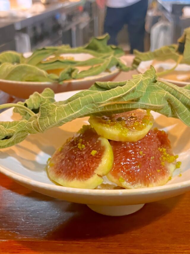 …

むっちりとした果実と
乾いた葉
⁡
香りの重さが異なります。
⁡
⁡
二層の香りを楽しむドルチェ
⁡
ぜひご賞味ください
⁡
⁡
#pgreco #ピグレコ #大阪イタリアン #コース料理 #西天満ディナー #大阪レストラン #予約制レストラン #接待ディナー #大人の贅沢 #ミシュラン #michelin #ゴエミヨ #gaultmillau #季節の食材 #いちじく #ドルチェ #素材と向き合う #福本俊輔の手仕事 #自然の香り
⁡
⁡