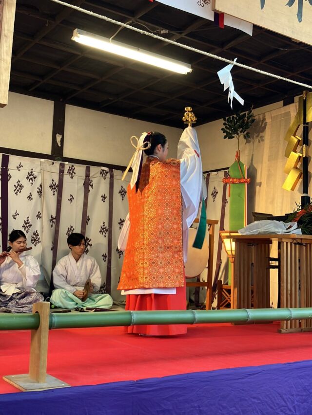 残り戎で

えべっさんへ🎋

最終日の夕方だったので、
少し空いているかなと思って行きましたが、
参拝の方も多く、とても賑わっていました。

そして境内は参拝されている方たちの
「よっしゃ！今年も頑張ったるで〜✊」という
元気な空気が溢れているのか…

風はとても冷たかったのですが、
気持ちは自然と前向きになり、
今年も来て良かったと思いながら
大阪天満宮を後にしました。

Ebessan is a traditional Japanese festival held in January, where people in Osaka gather to pray for business success.

We visited Osaka Tenmangu Shrine on the final day. It was very cold, but the shrine was full of energy —
everyone feeling motivated and ready to work hard again this year.

We left the shrine with brighter spirits and a positive feeling for the year ahead.

#えべっさん #十日戎 #残り戎 #大阪天満宮 #初詣 #商売繁盛祈願
#pgreco #ピグレコ #西天満 #大阪イタリアン #夫婦で営業
#ミシュラン #michelin #ゴエミヨ #gaultmillau